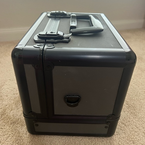 MAC Cosmetics Professional Makeup Train Case - Picture 2 of 8